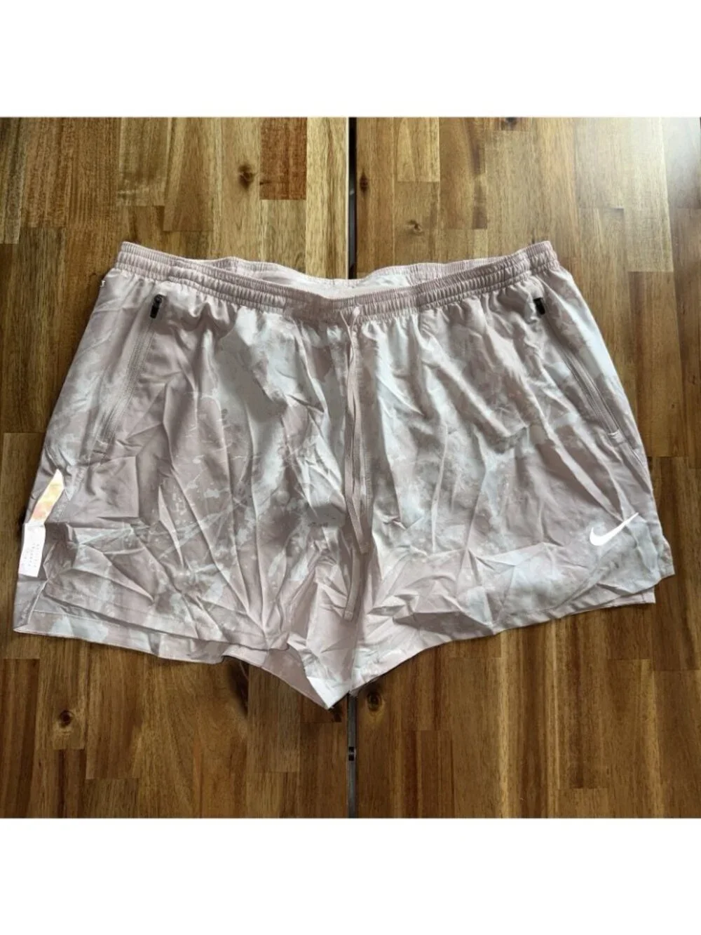 Nike light clean preowned